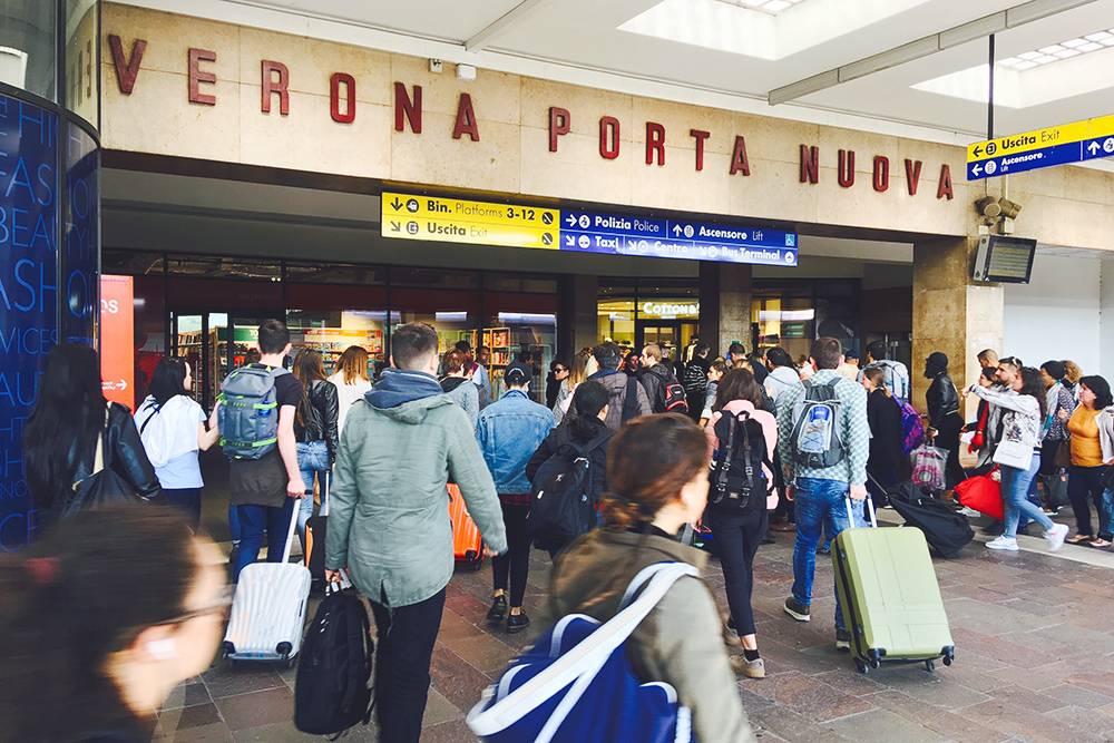 Железнодорожный вокзал в Вероне — отсюда быстрее всего можно доехать до Доломитовых Альп. Другой вариант — поезд из Венеции