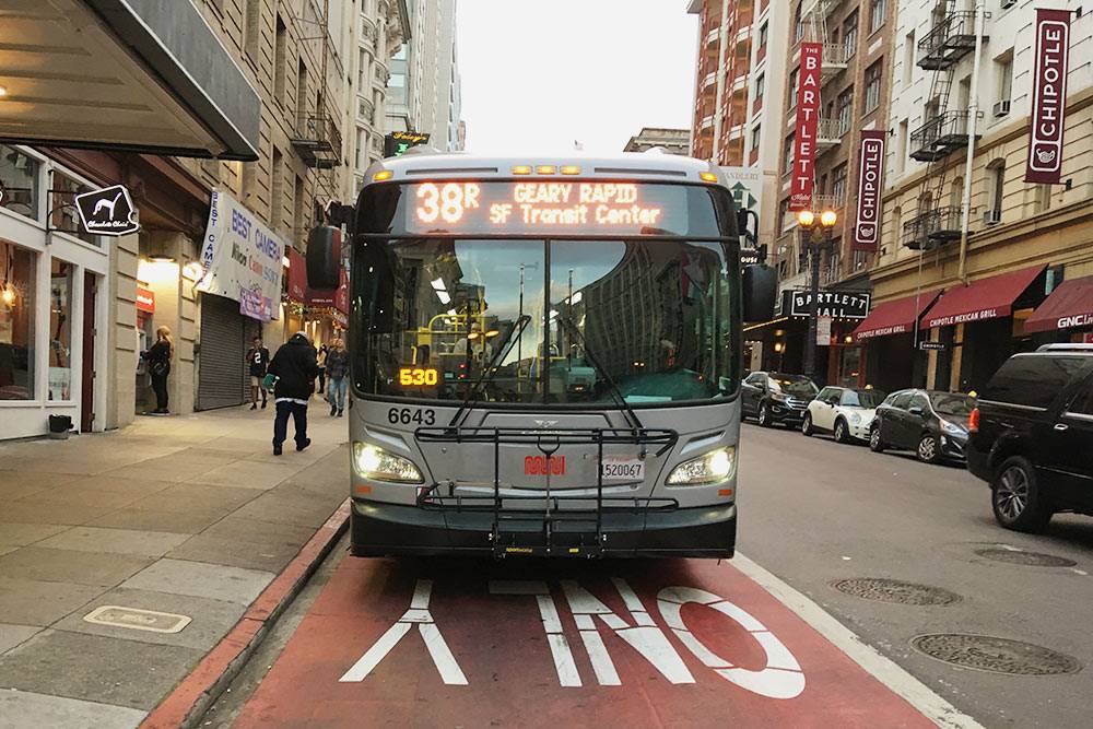 Автобусы в Сан-Франциско комфортные и с кондиционерами, а спереди у них есть крепление для&nbsp;велосипеда