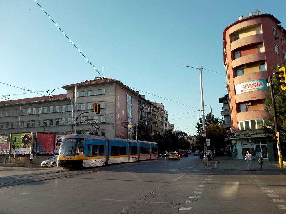 Вместо метро жители ездят на наземном транспорте. В Софии есть автобусы, трамваи и троллейбусы — как в Москве