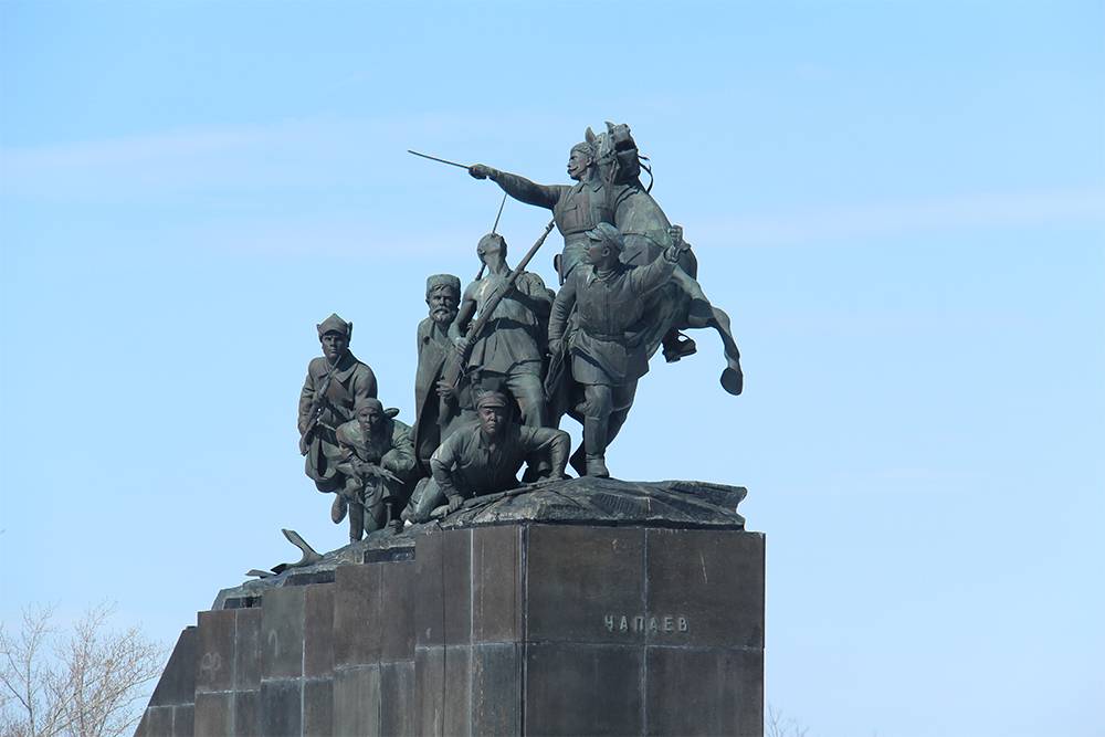 Памятник Чапаеву в Санкт-Петербурге. Манизер памятник Чапаеву. Памятник Чапаеву Самара. Памятник Чапаеву в СПБ.