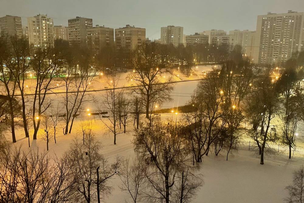 Вид из окна на морозное утро