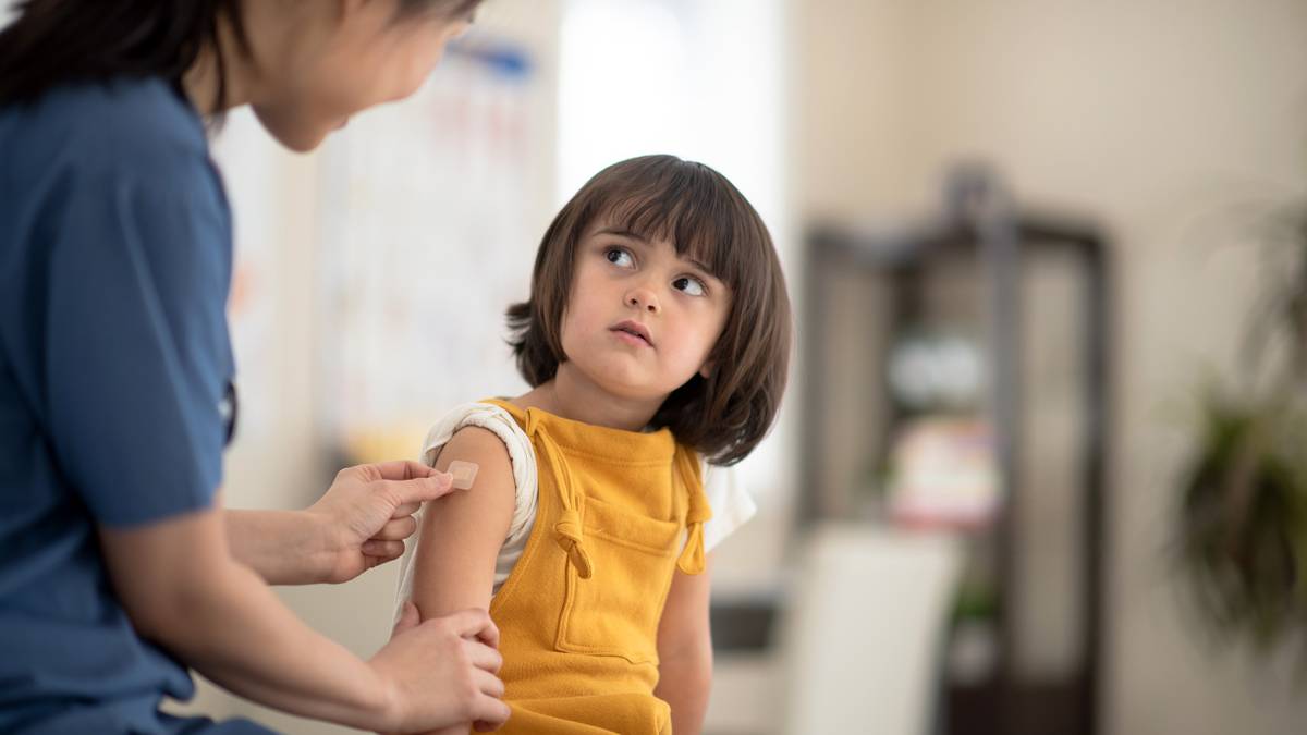 Как сделать вакцинацию комфортнее для ребенка: 8 советов педиатра
