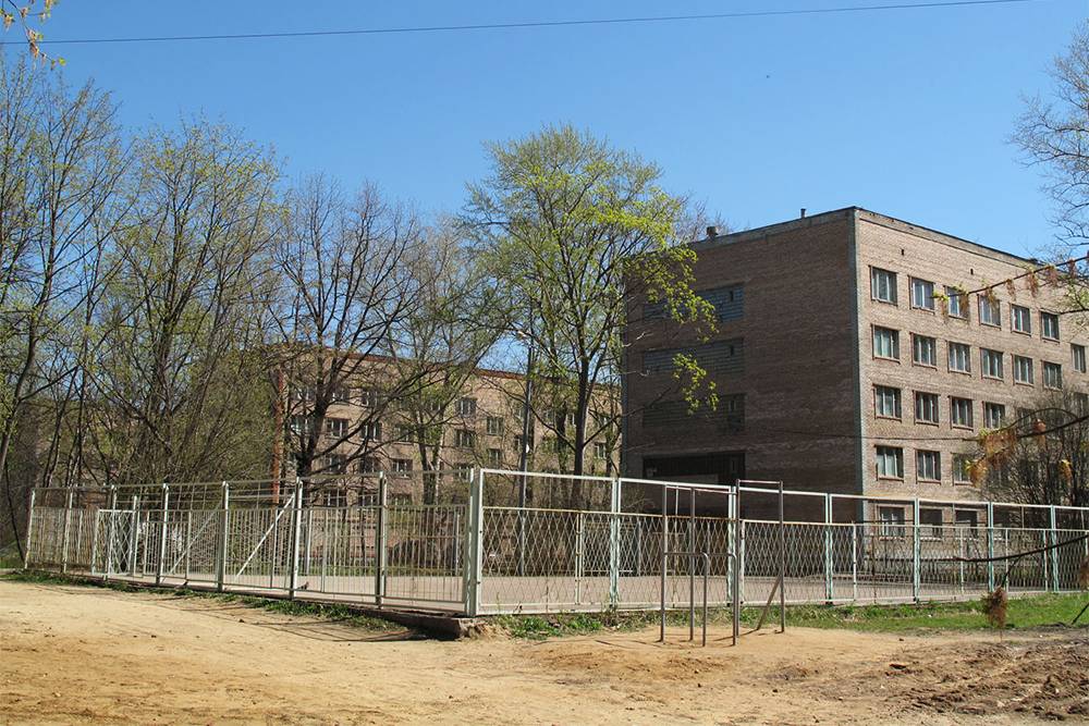 Эти старенькие здания — корпуса филиала Дома студента. Их построили в 1961—1965 годах. Источник: msu.ru