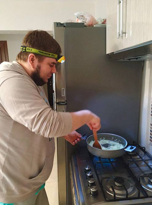 Кирилл готовит булгур