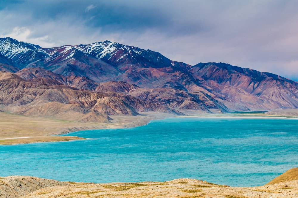 Озеро Яшилькуль питается ледниками. Фото:&nbsp;NOWAK LUKASZ&nbsp;/ Shutterstock
