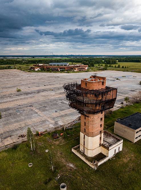 Аэропорт Федоровка начали строить в 1980-х. Проект много раз возобновляли, но что-то пошло не так