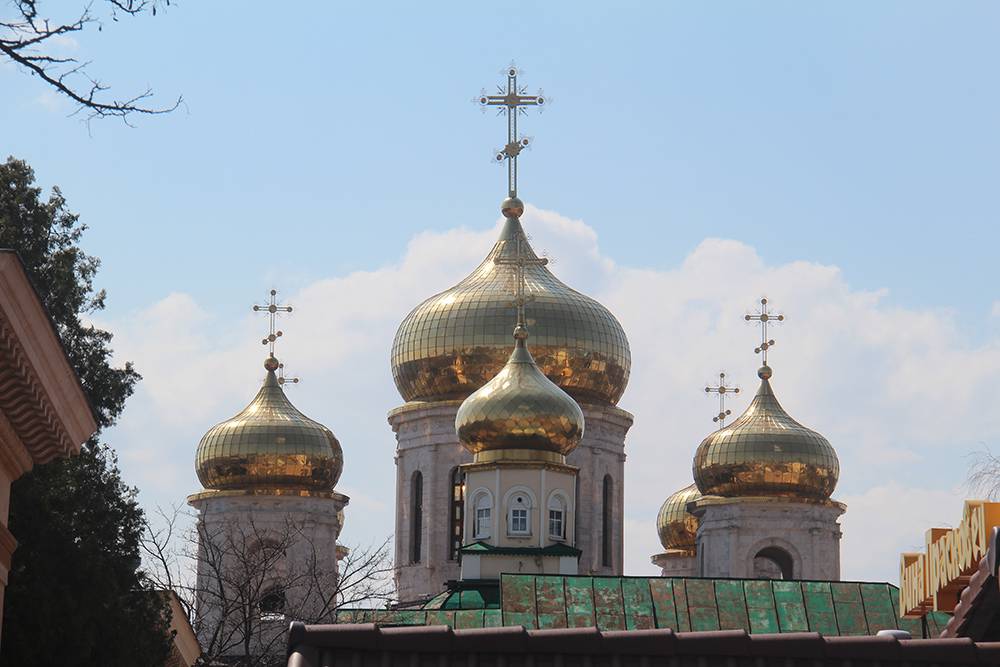 Этот необычный ракурс с городскими крышами я снял со стороны парка «Цветник»