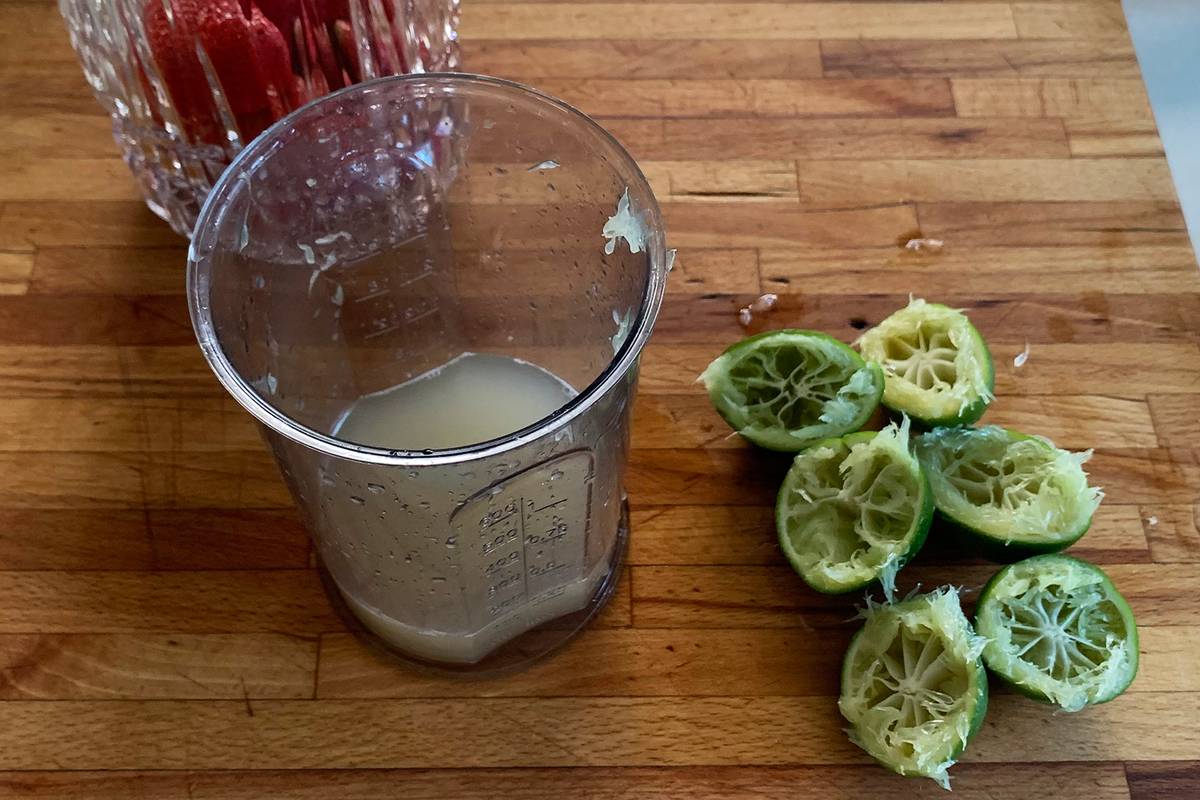 Рецепт клубничного коктейля «Дайкири» в домашних условиях: пошаговый ...