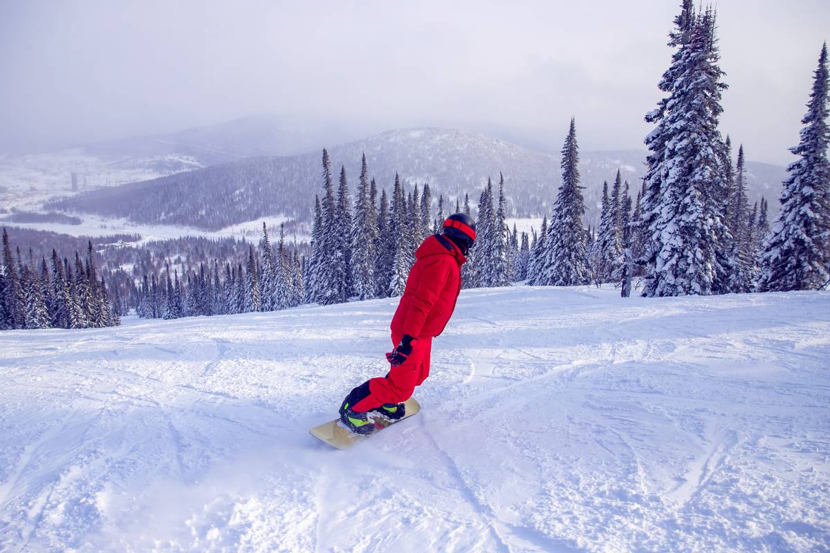 Для&nbsp;сноубордистов на курорте много удобных трасс. Фото:&nbsp;Parilov&nbsp;/ Shutterstock