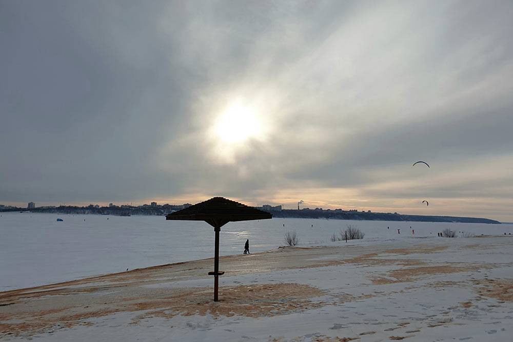 Температура в&nbsp;январе — комфортные −15...20 °C. Крепкий лед держится примерно до&nbsp;начала марта, и&nbsp;из&nbsp;Чебоксар по&nbsp;Волге можно дойти до&nbsp;другого берега минут за&nbsp;сорок. На&nbsp;Волге в&nbsp;любое время года катаются кайтеры: летом — по&nbsp;воде, зимой — по&nbsp;снегу