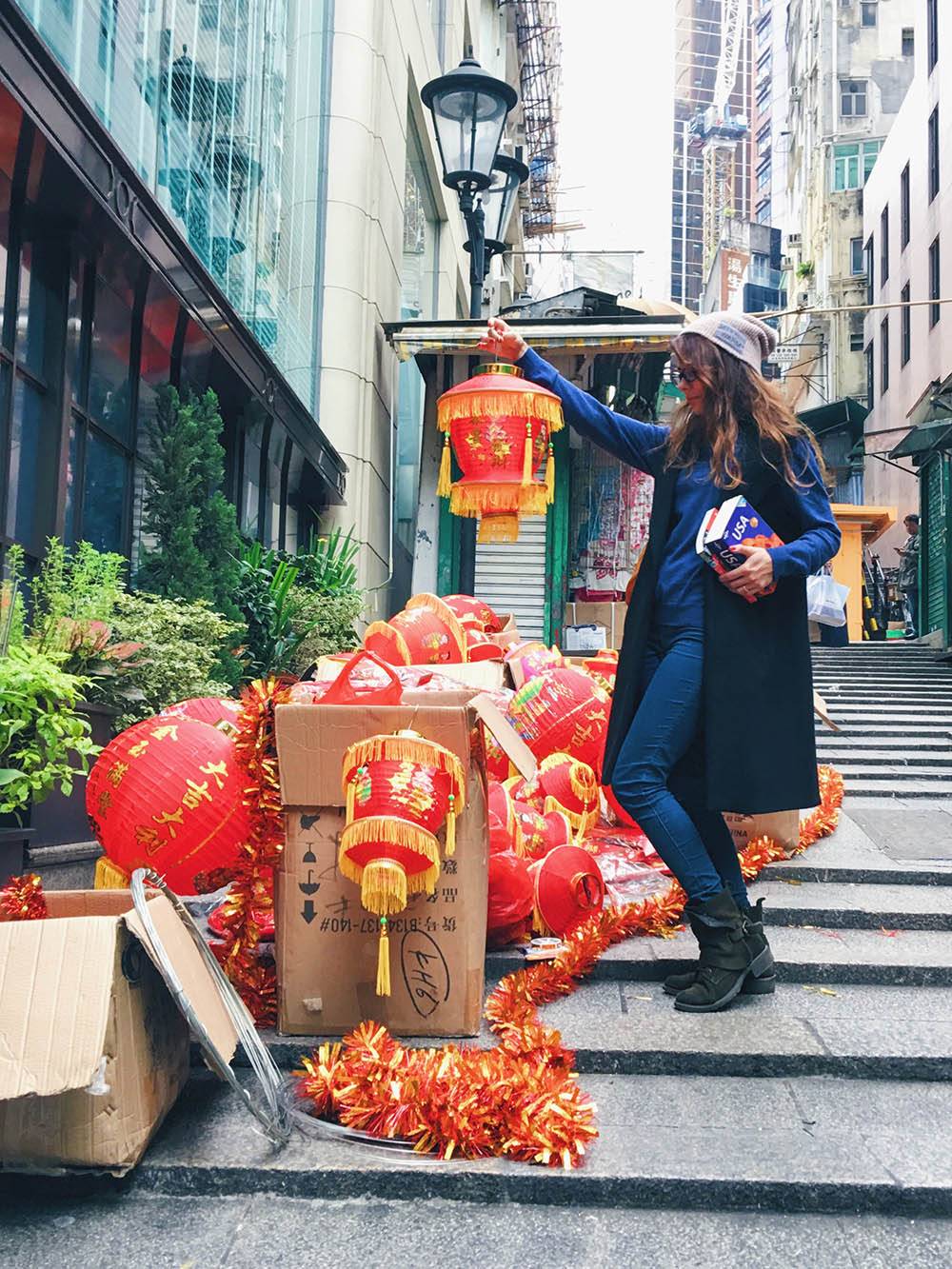 К китайскому Новому году весь Гонконг украшен красными фонариками