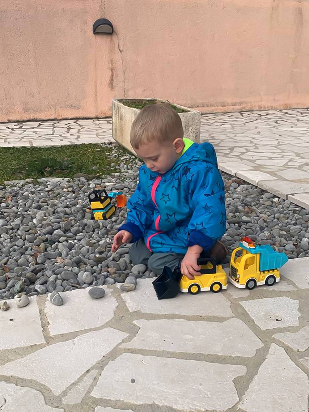 Сын мог подолгу играть самостоятельно, и это выручало