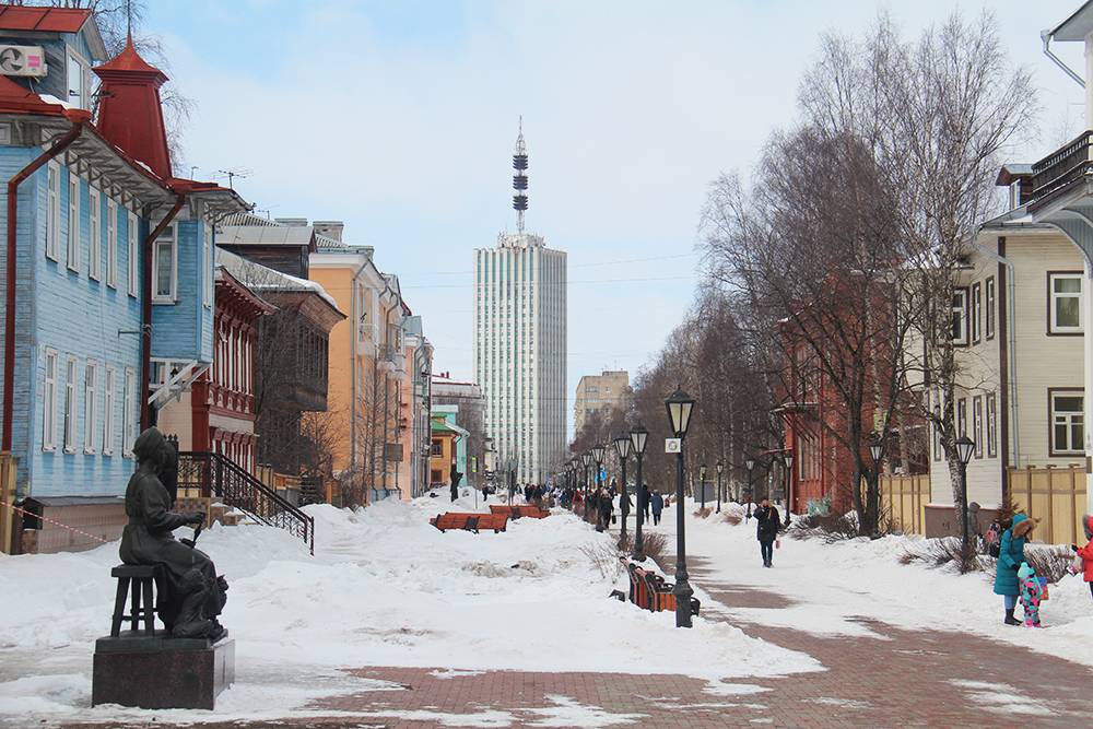 Здание проектных организаций — один из символов Архангельска. Высотку часто изображают на сувенирах