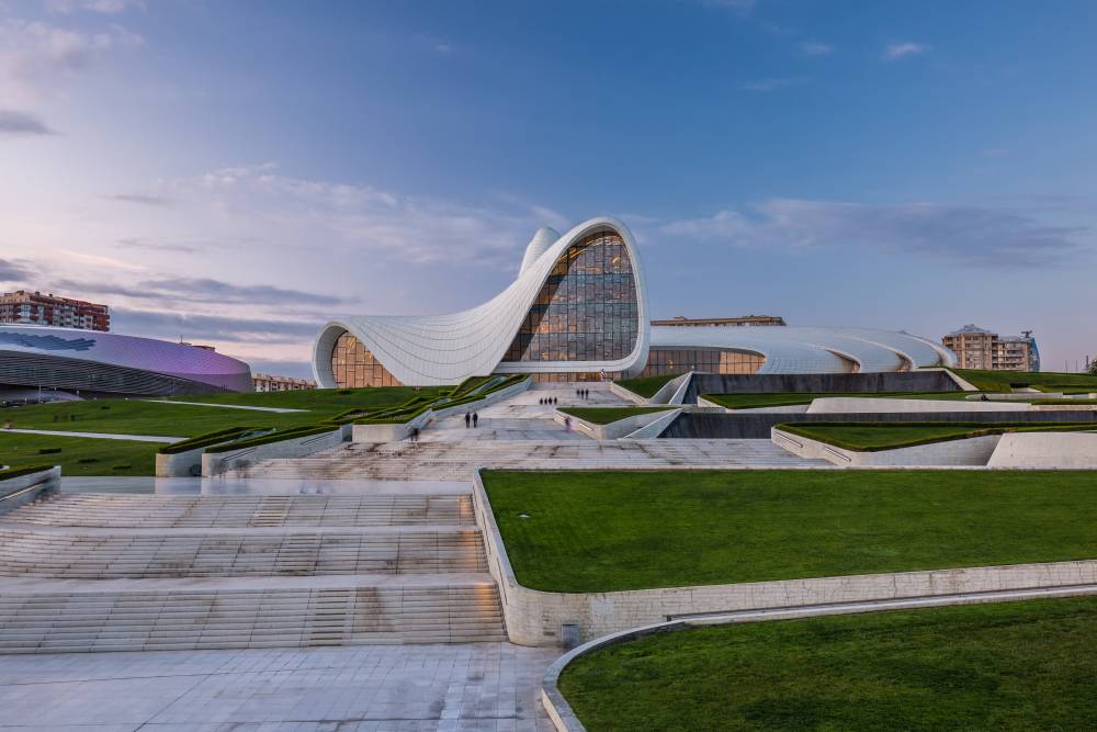 В 2014 году здание Центра Гейдара Алиева стало победителем конкурса Design of the Year. Фото: RuslanKphoto / Shutterstock