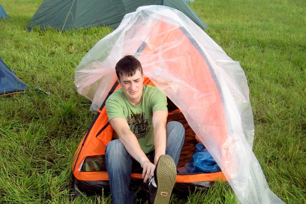 Самая дешевая палатка проверку дождем не прошла. К следующей поездке Катя с мужем купили водонепроницаемую