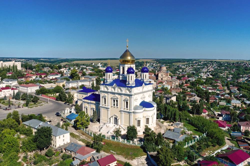 Собор выглядит величественно, но мне больше по душе небольшие тихие церкви. Источник: sobory.ru
