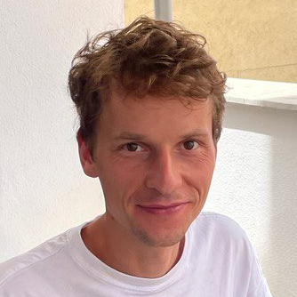 Антон Лебедев