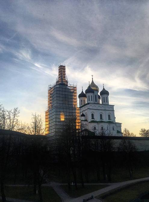 Псковский Троицкий собор находится на территории кремля