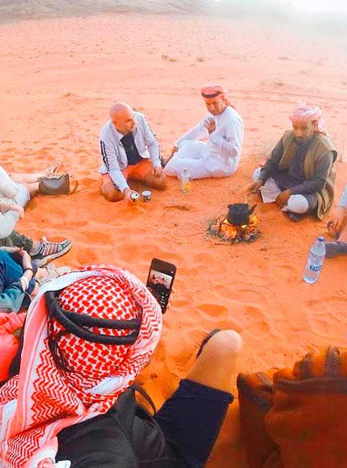Во время джип-сафари можно пообщаться с бедуинами