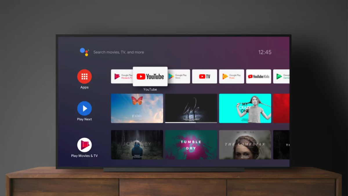 Главный экран Android TV. Все приложения находятся в списке наверху, а наиболее часто используемые отображаются крупными карточками ниже — с превью рекомендованных фильмов и недосмотренными сериями. Источник: trashbox.ru