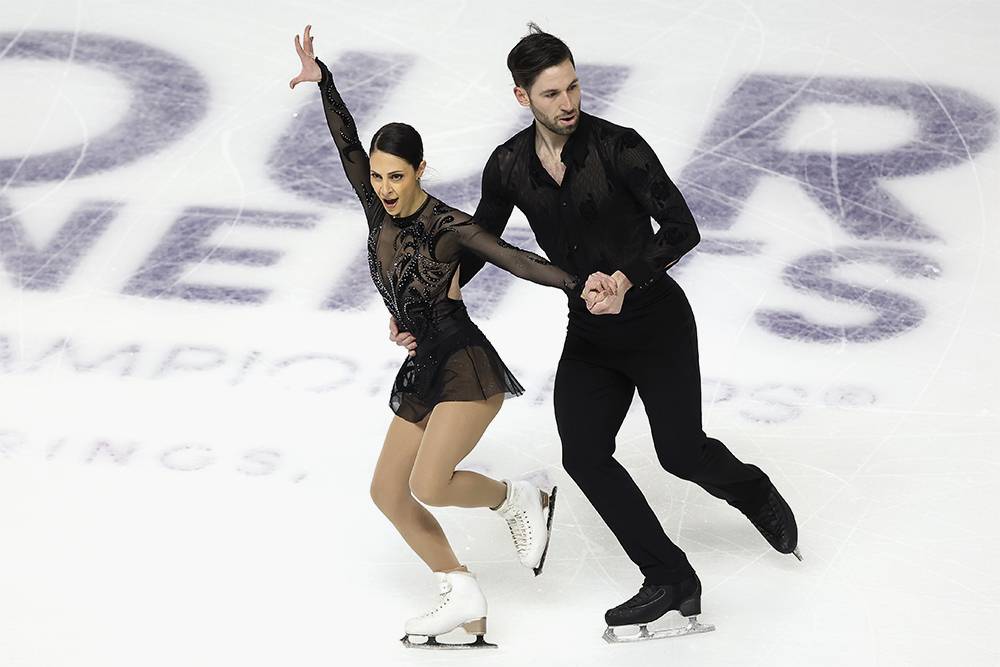 Пара Деанна Стеллато-Дудек и Максим Дешам во время короткой программы. Фото: Matthew Stockman / International Skating Union / Getty Images