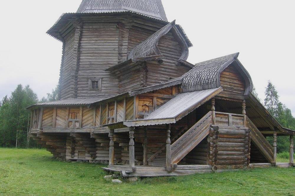 Малые Корелы — музей деревянного зодчества