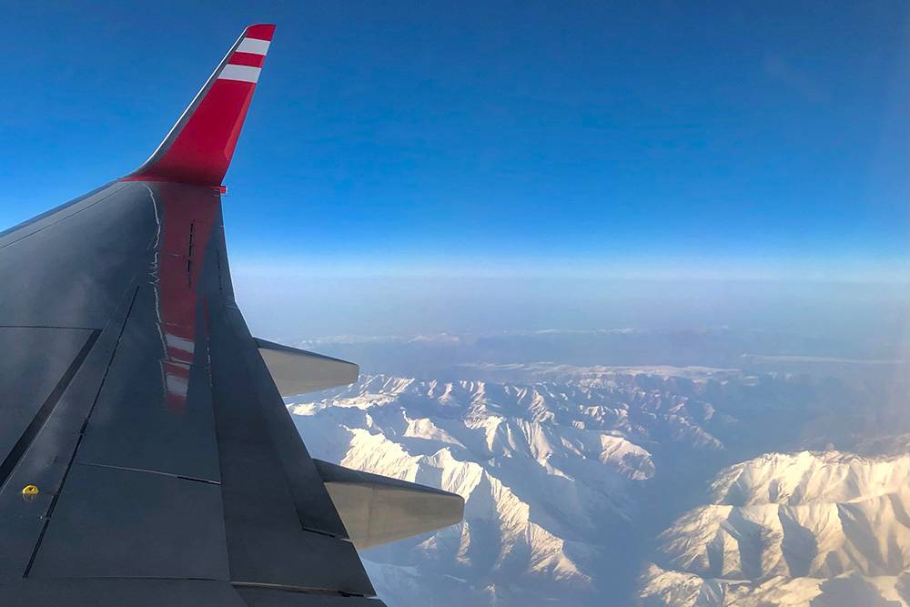 Вид на Кавказский хребет из иллюминатора самолета Москва — Ереван