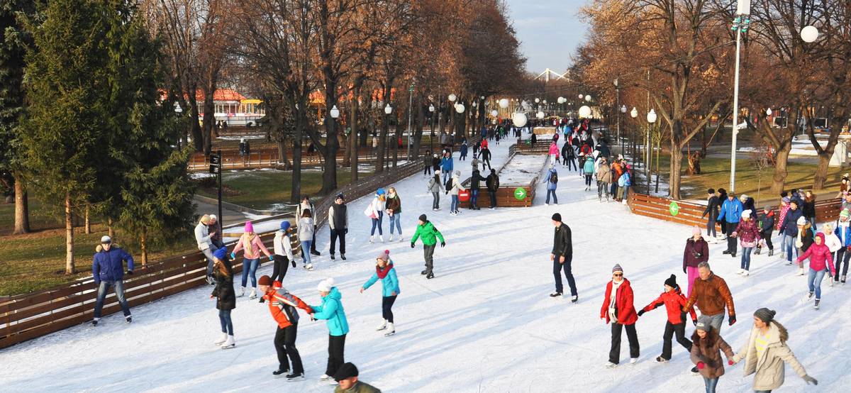 В парках Москвы открыли больше 20 катков: какой выбрать