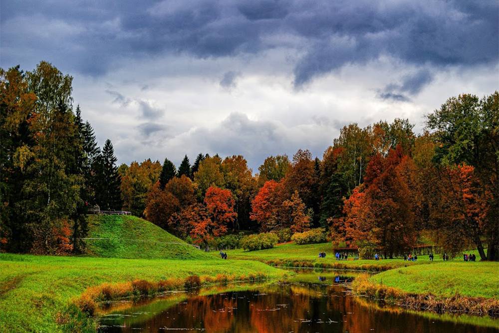 Вид на долину реки Славянки. Начало октября — самое сногсшибательное время в парке