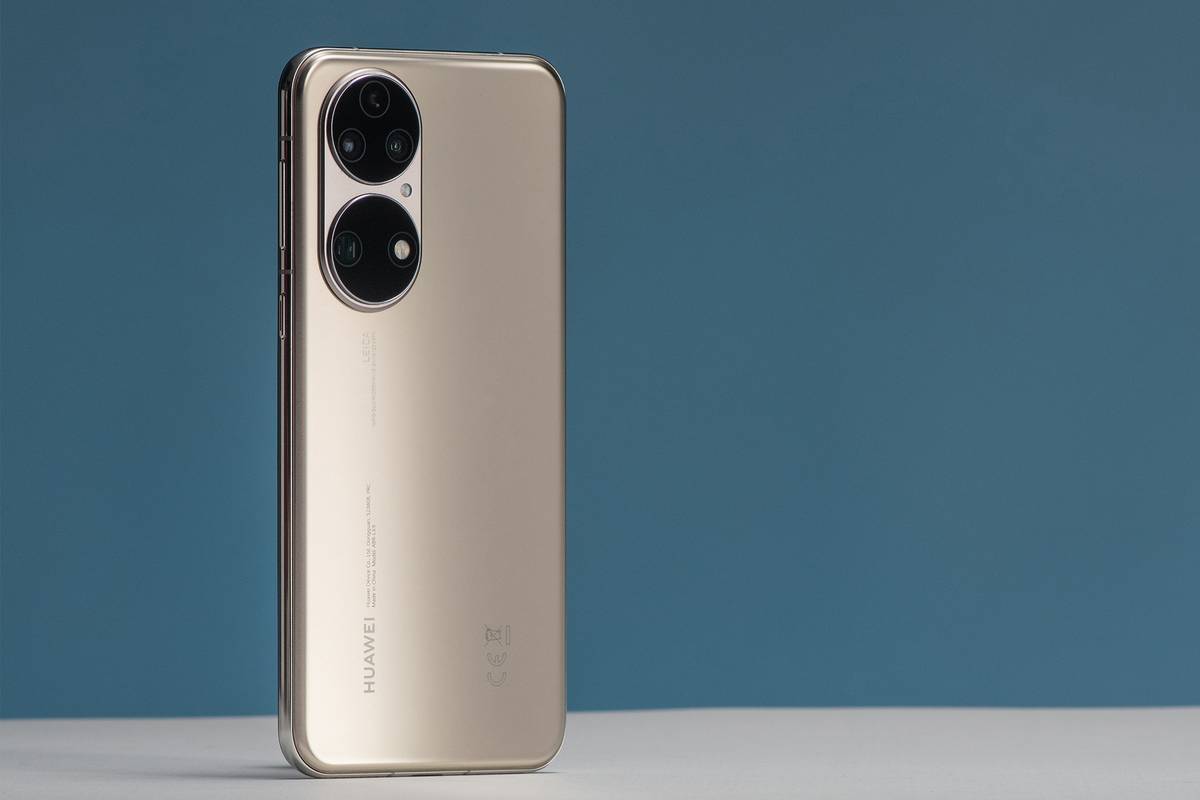 Качество связи всегда было визитной карточкой Huawei — аппарат отлично справляется с навигацией и хорошо ловит сеть в труднодоступных местах. Но 5G он не поддерживает