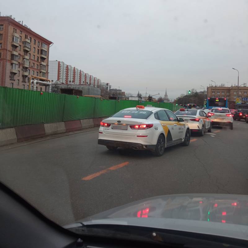 Стройка так&nbsp;и идет. Да, за год тут особо ничего не поменялось