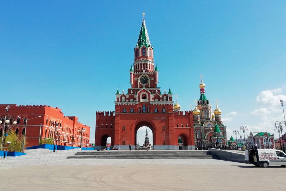 В Йошкар-Оле празднуют свадьбу