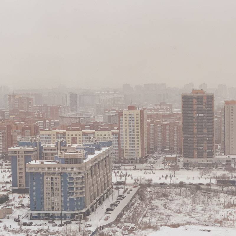 Вид из рабочего окна. Всё в дымке