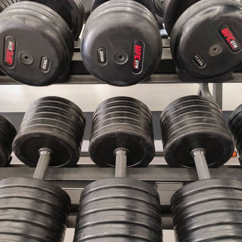 Да, они действительно приклеены к стойкам