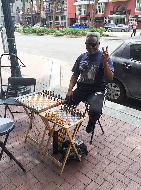 На улице Нового Орлеана можно было сыграть в шахматы с этим мужчиной