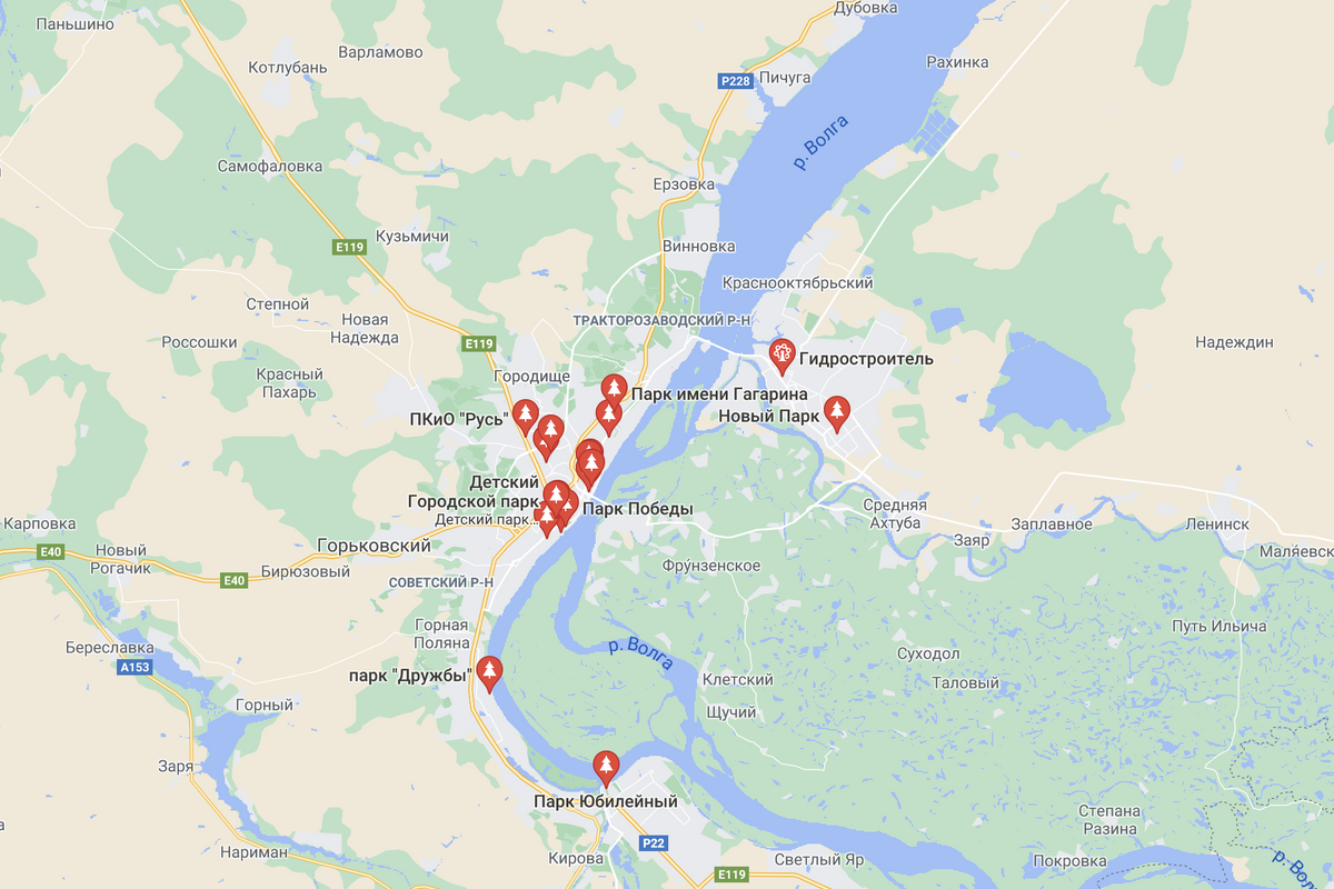 На карте видно, что парков в Волгограде немного и они расположены в основном в центре. Два парка справа находятся в Волжском — это соседний город. Источник: google.com/maps