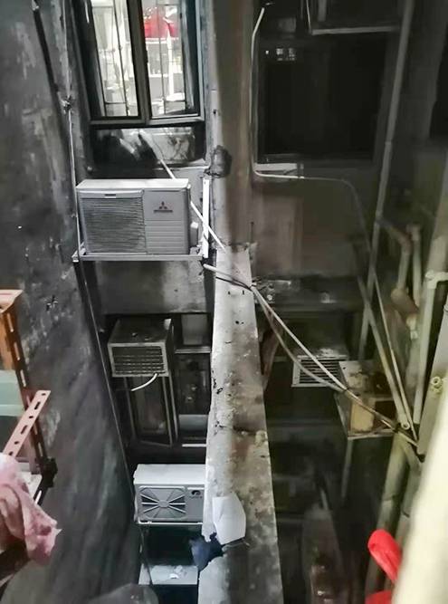 Такой вид открывался из окна хостела в Гонконге