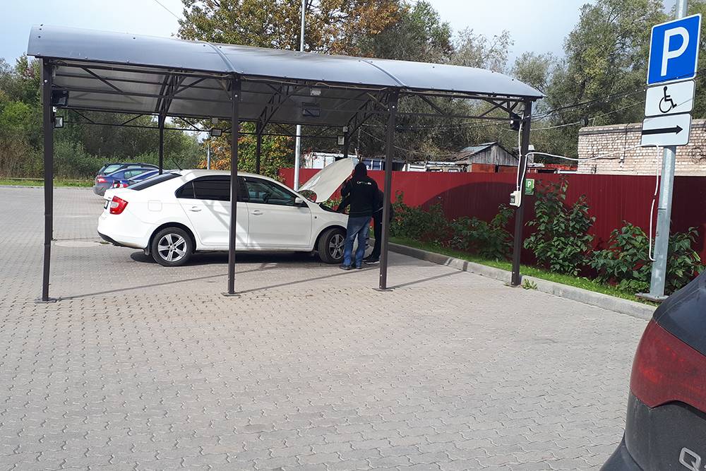 Моя машина за несколько минут до того, как я ее продал на Carprice. Все прошло очень быстро, за полтора часа, но дисконт, конечно, приличный