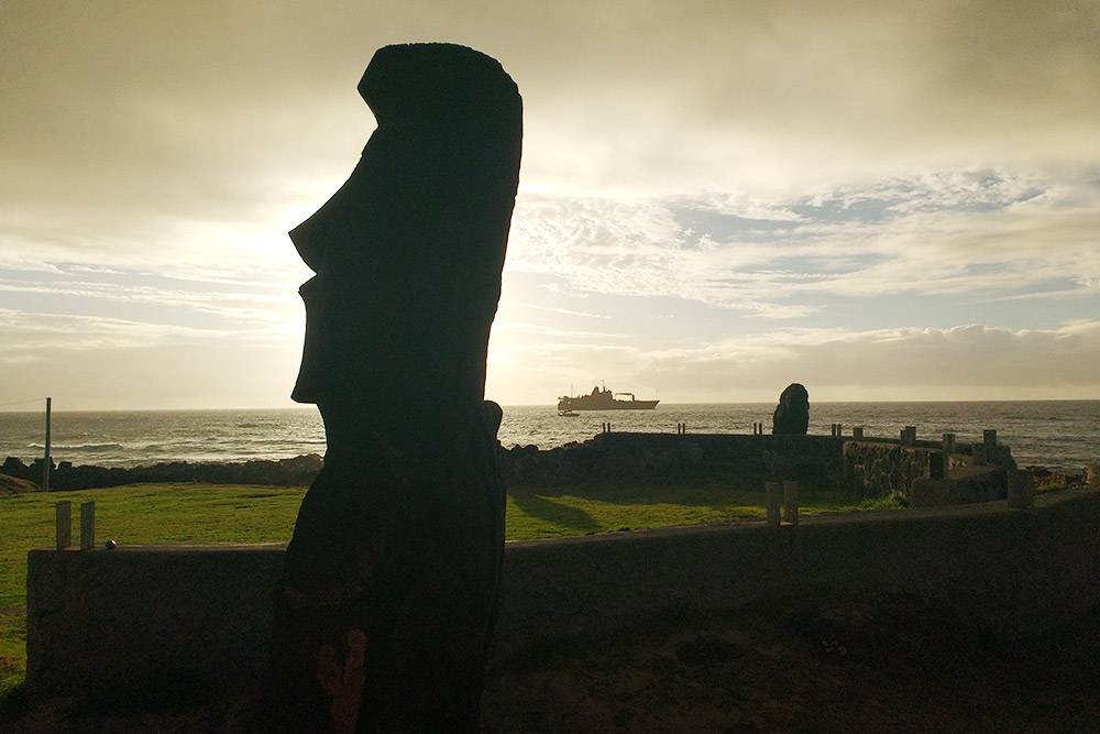 Одиночная статуя — моаи