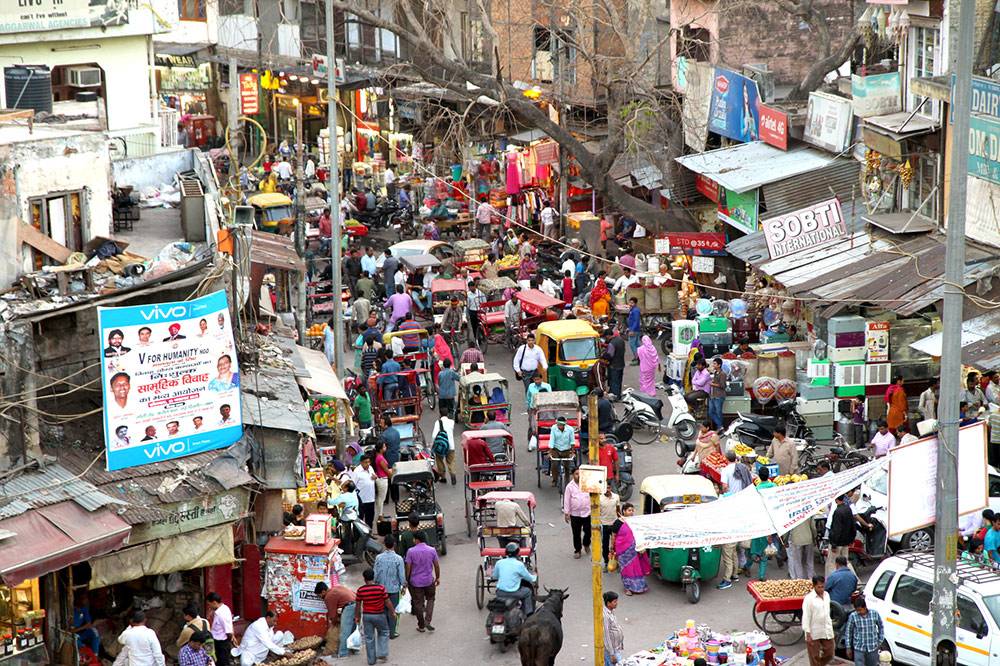 Главный рынок (Main Bazaar) в центре Дели: здесь можно купить абсолютно любой товар, от бананов до драгоценных камней. Фото: Claudio/Flickr