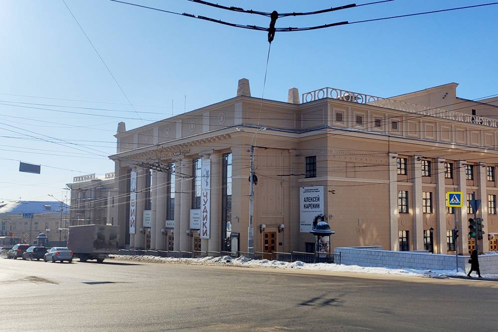 В репертуаре Русского драматического театра 27 спектаклей