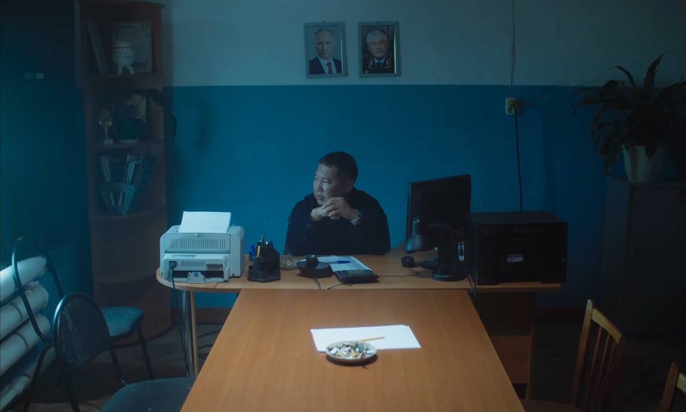 Начальника полиции сыграл известный якутский актер Иннокентий Луковцев. Он снимался в трагикомедии «Надо мною солнце не садится» и спортивной драме «Джулур: мас-рестлинг»