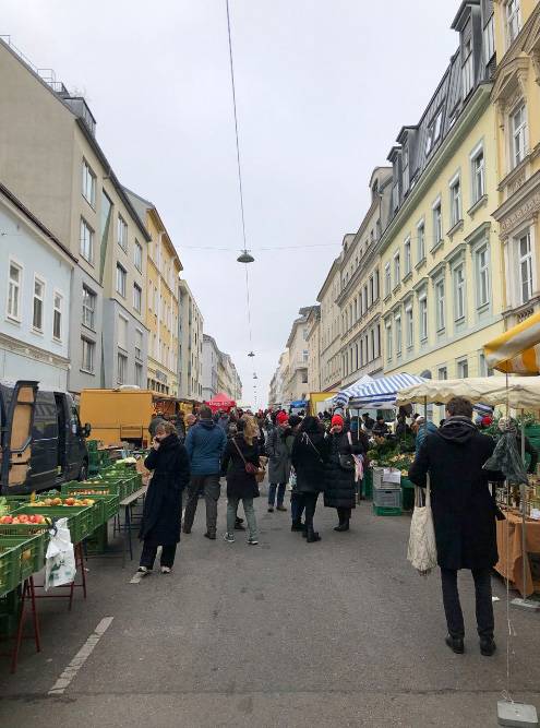 Рынок выходного дня в районе Kutschkerviertel. Там все то же самое, но в два раза дешевле