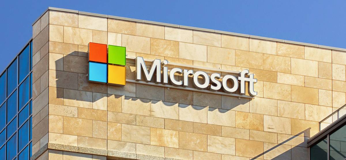 Выручка и чистая прибыль Microsoft выросли двузначно