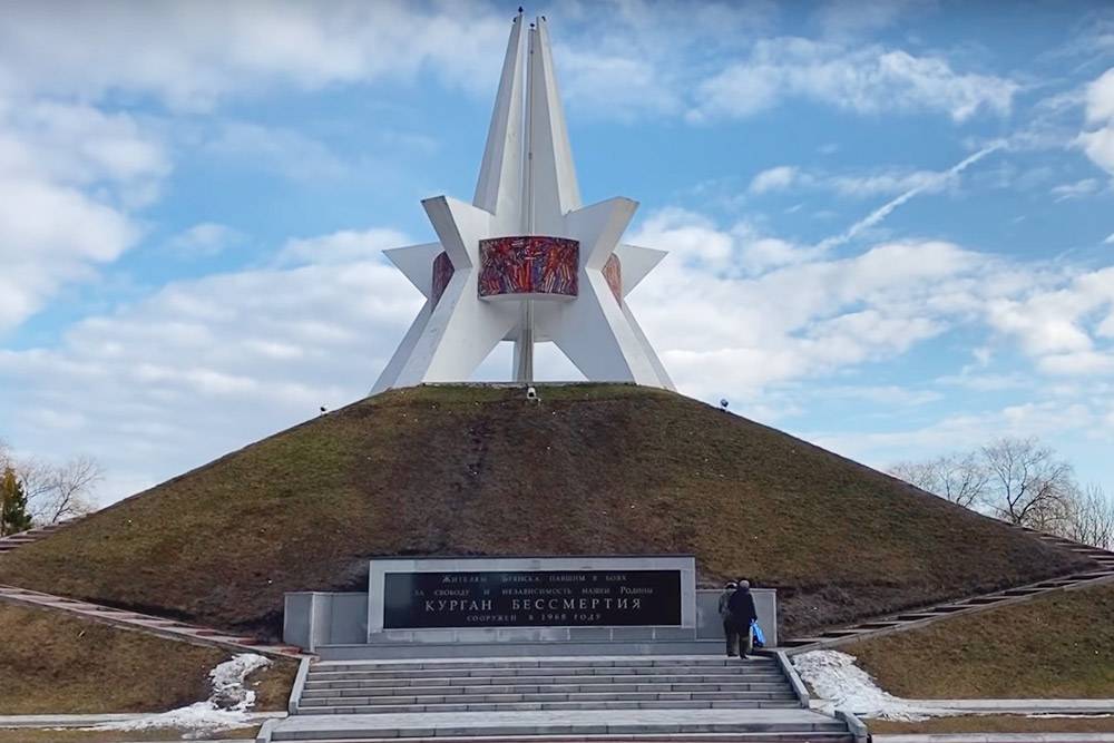 Курган бессмертия брянск рисунок карандашом