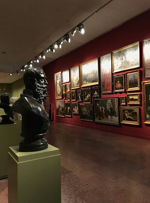 В Венгерской национальной галерее есть постоянные экспозиции заметных венгерских художников и скульпторов