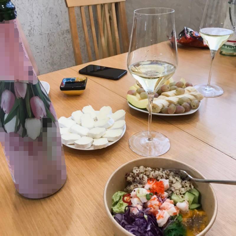 Поке с креветками и киноа