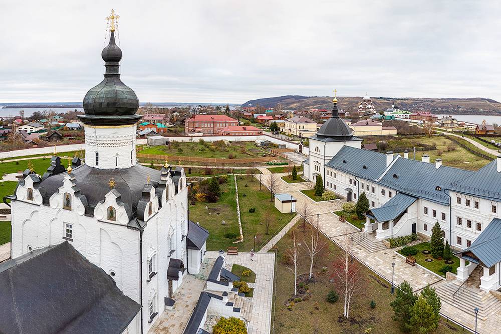 Вид с колокольни Успенского монастыря
