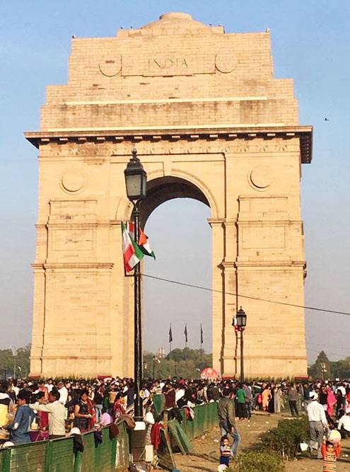 Ворота Индии — популярное место не только среди туристов, но и среди местного населения. Это памятник солдатам, погибшим в Первой мировой и англо-афганской войнах
