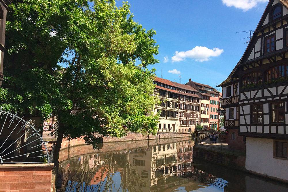 В Страсбурге много фахверковых домиков, которые напоминают о немецком прошлом города